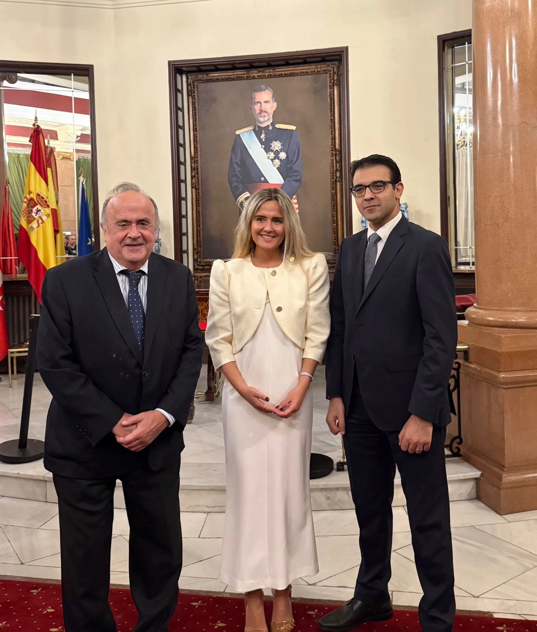 NI HAO CONECTA (NHC) recibe el Premio Raia Diplomática a la “Mejor Empresa en España”, de manos del ministro chino Qu Xun