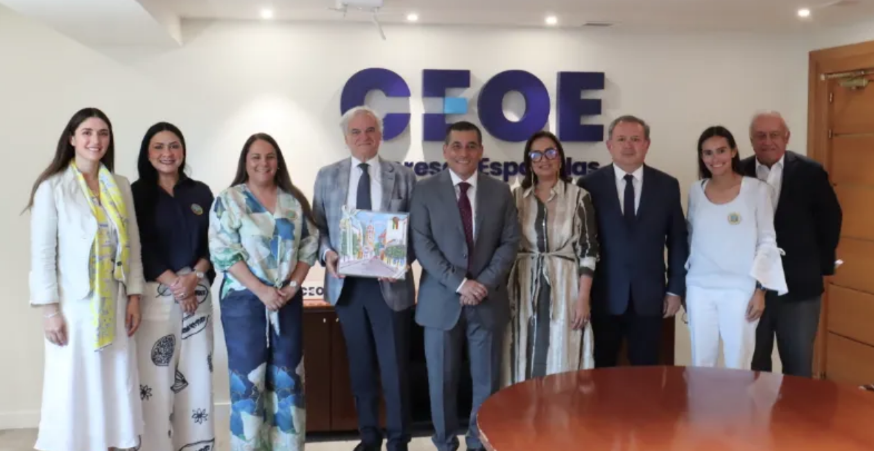 El vicepresidente primero de CEOE, Miguel Garrido se reúne con el alcalde de Cartagena de Indias, Dumek Turbay