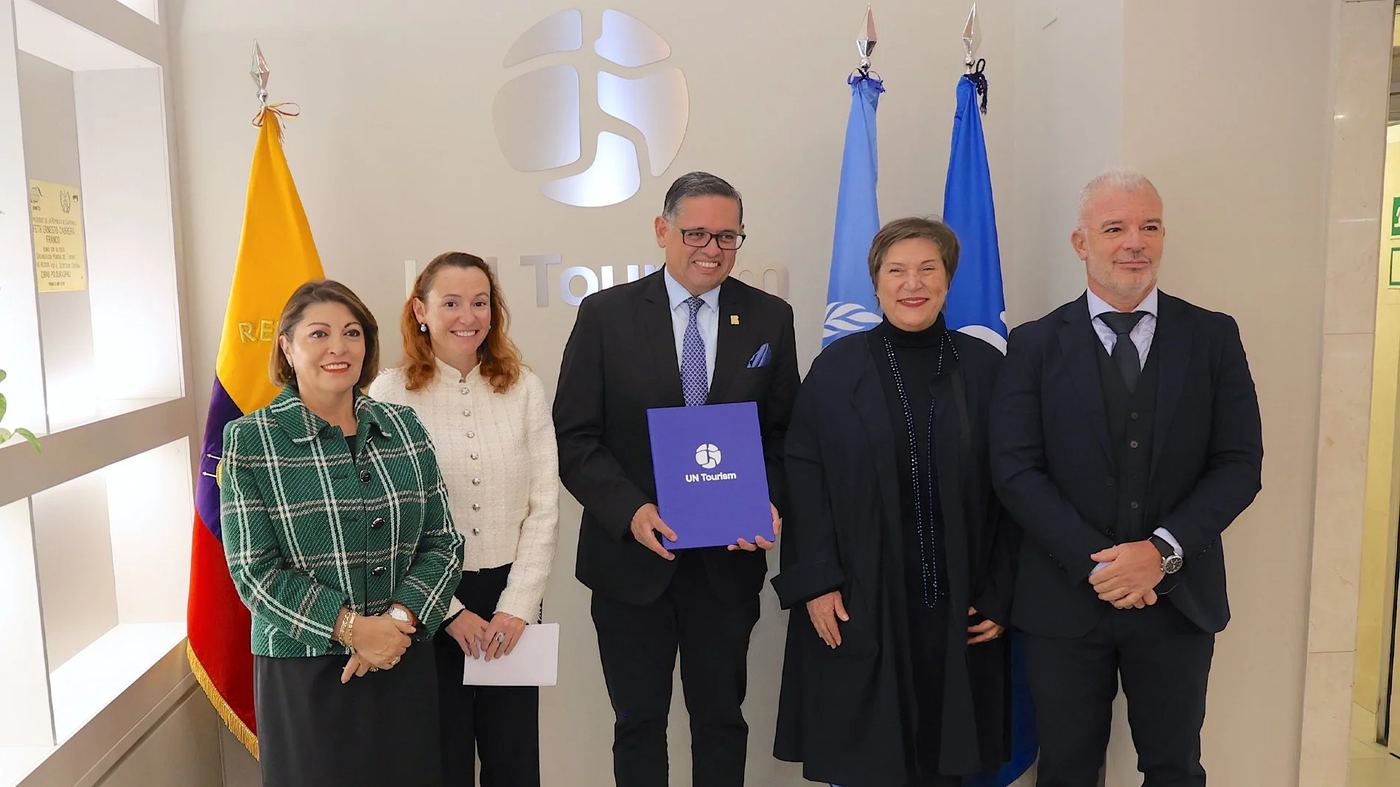 Acto de formalización de la adhesión de Ecuador a la Convención Marco sobre Ética en el Turismo