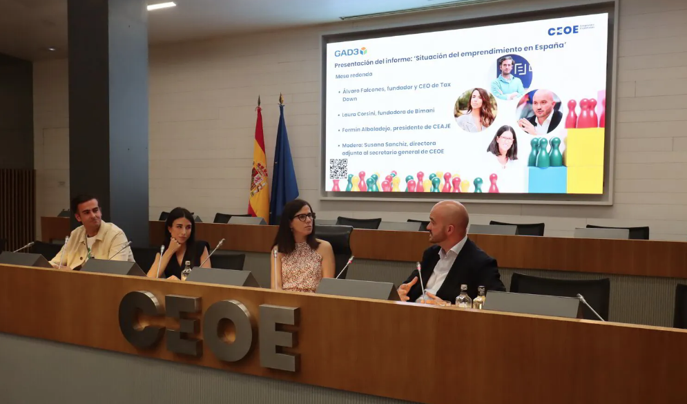 Foto: El fundador y CEO de Tax Down, Álvaro Falcones, la fundadora de BIMANI, Laura Corsini, la directora adjunta al secretario general de CEOE, Susana Sanchiz, y el presidente de CEAJE, Fermín Albaladejo.